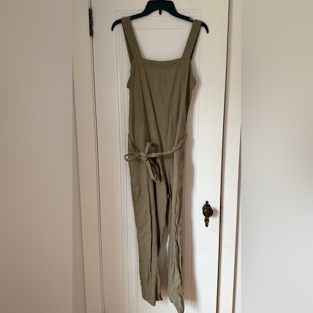 Quince 100% European Linen Square Neck Jumpsuit
Size: M